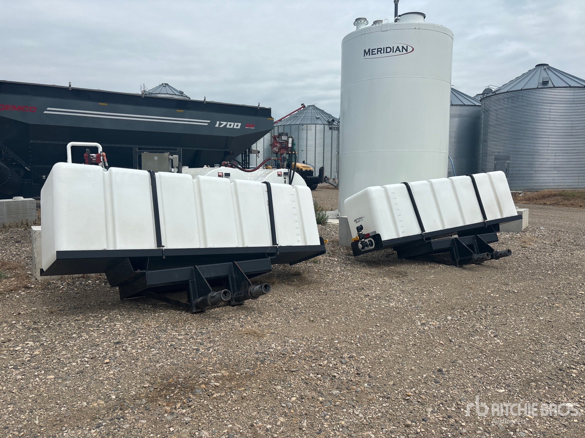 Agri Products 500 gal Poly Dual Saddle Tank