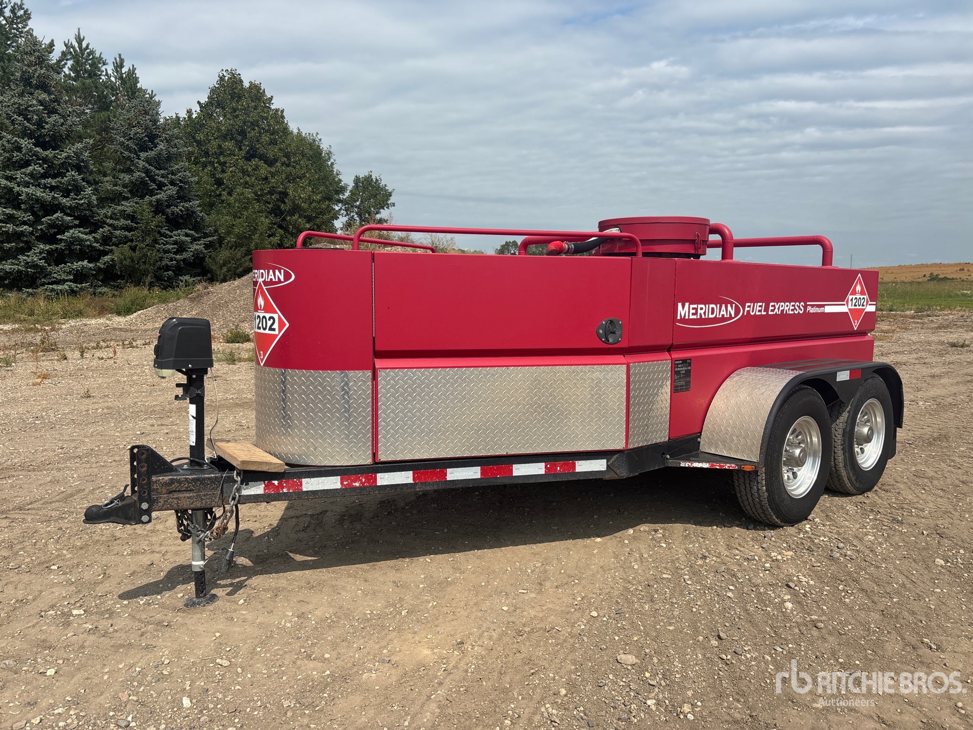 2015 Meridian Fuel Express Platnium T/A Fuel Trailer