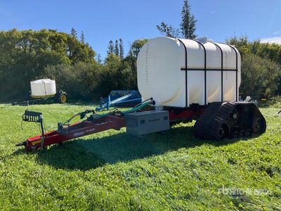 2018 Elmers LC4250 4500 gal Tow-Behind Tracked Fertilizer Cart