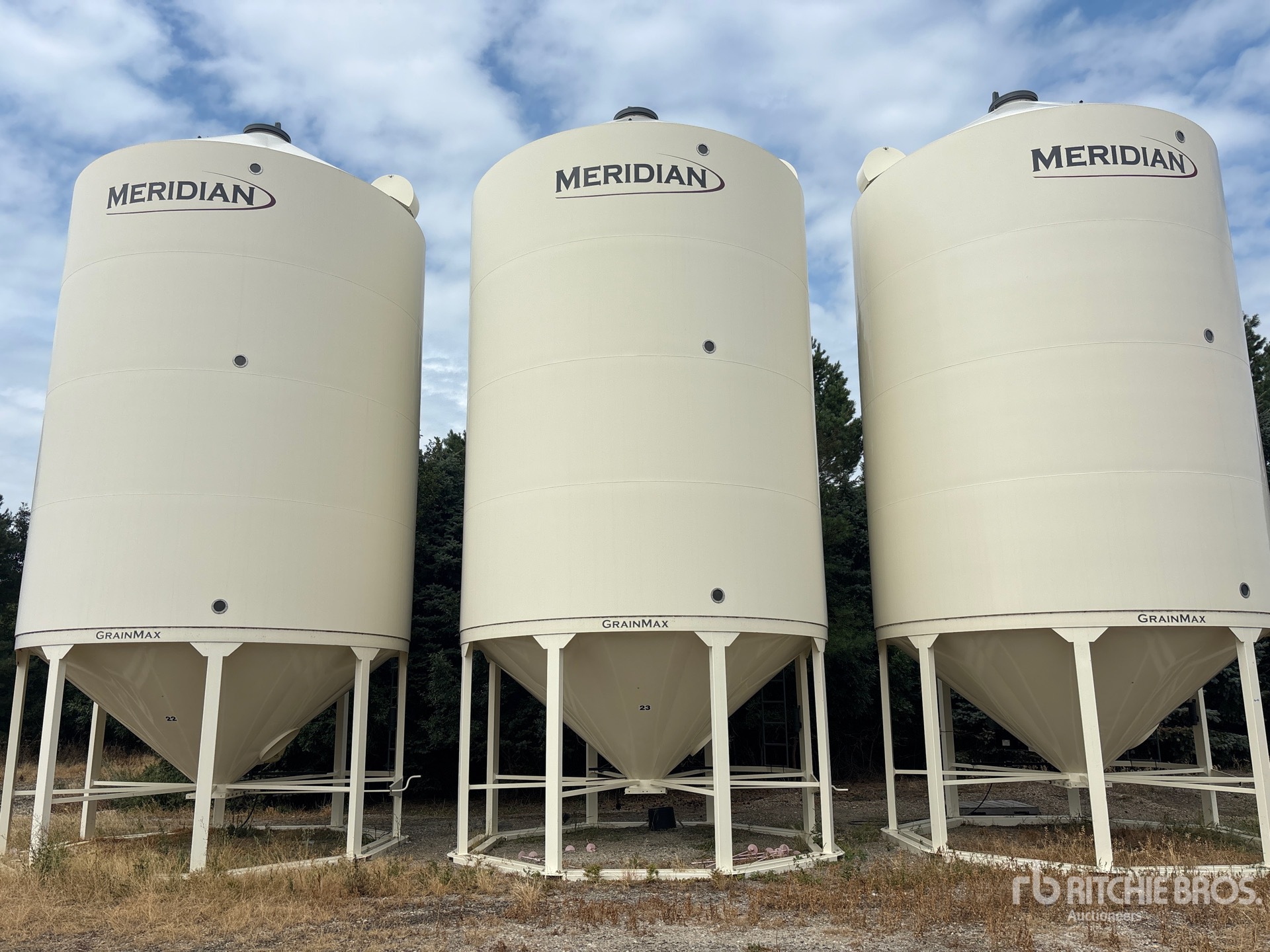 2017 Meridian MGM4000 +/- 4000 bu Hopper Grain Bin