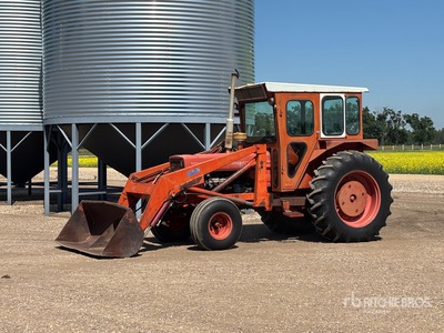 1972 Co-op Implements 800 Hinterradtraktor