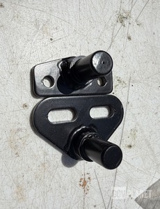 28 sets -Hard Door Strikers (Front and Rear) Ship Dims: 15x15x6 25lbs Parti di ricambio per Humvee