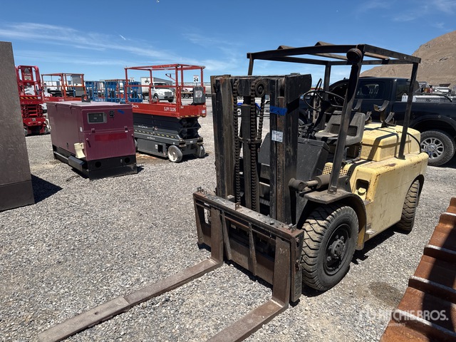 Hyster H80B Pneumatic Tire Forklift (Inoperable)