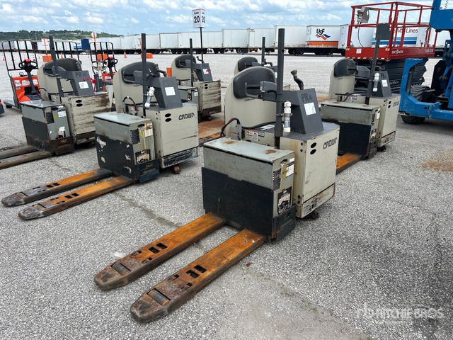 2021 Crown PR4500-60 6000 lb Electric Pallet Jack