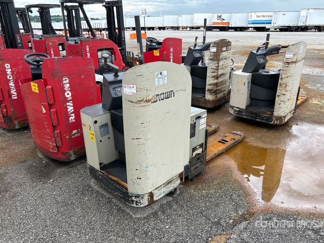 2021 Crown PR4500-60 6000 lb Electric Pallet Jack