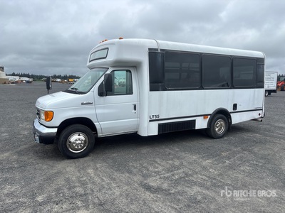 2006 Ford E-450 Econoline 4x2 14-Seat Bus