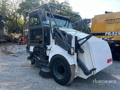 2009 Elgin Sweeper Pelican NP Camion Barredora / Camion balai