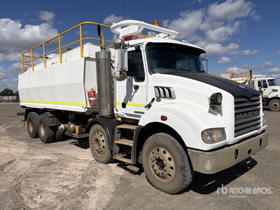 2018 Mack CSMR Metroliner 18200 L 8x4 Twin-Steer Water Truck