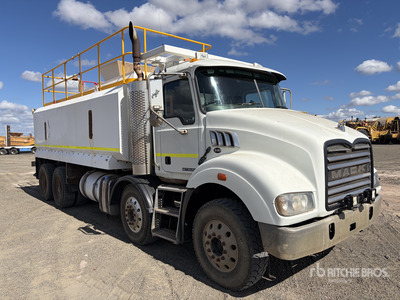 2013 Mack CSMR Metroliner 18200 L 8x4 Water Truck