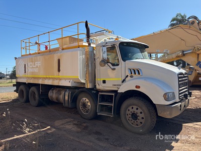 2013 Mack CSMR Metroliner 18200 L 8x4 Water Truck