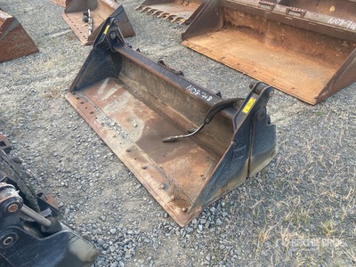 Cat 80 in Multi-Purpose Skid Steer Bucket