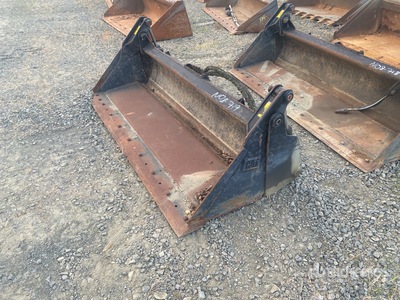Cat 80 in Multi-Purpose Skid Steer Bucket