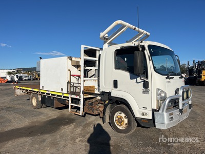 2008 Isuzu 600 Series 4x2 Flatbed Truck