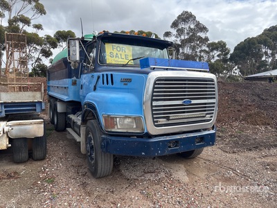 Ford L9000 Water Truck