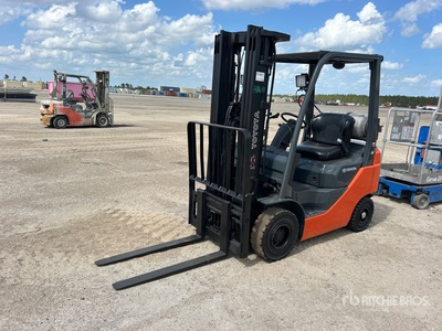 2015 Toyota 8FGU15 2750 lb Pneumatic Tire Forklift
