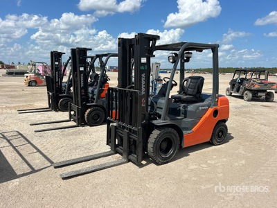 2008 Toyota 8FDU25 4500 lb Pneumatic Tire Forklift
