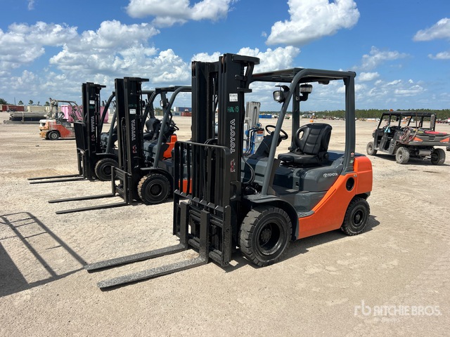 2008 Toyota 8FDU25 4500 lb Pneumatic Tire Forklift
