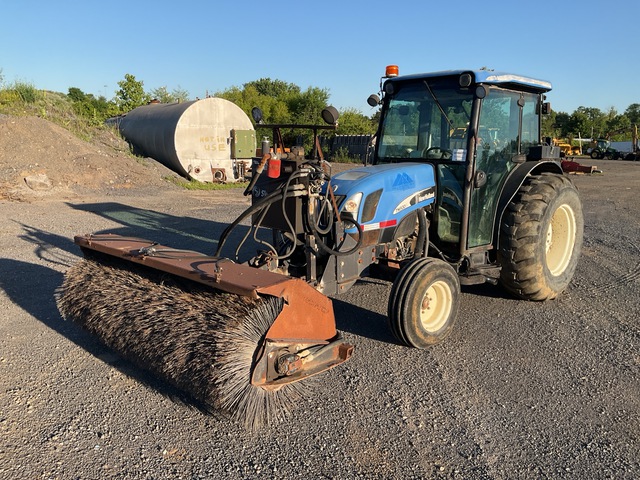 2007 New Holland TN60DA Broom Tractor 2007 New Holland TN60DA Broom Tractor
