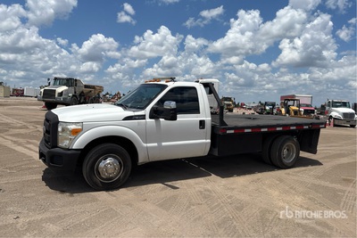 2013 Ford F-350 4x2 Flatbed Truck