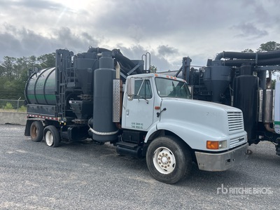 Guzzler on 2001 International 7600 6x4 Vacuum Tanker Truck (Inoperable)