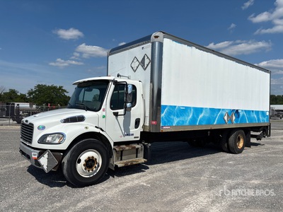 2012 Freightliner M2106 4x2 شاحنة فان