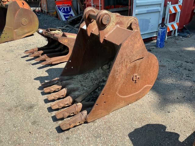 Paladin 48 in Digging Excavator Bucket - Fits John Deere 225-245