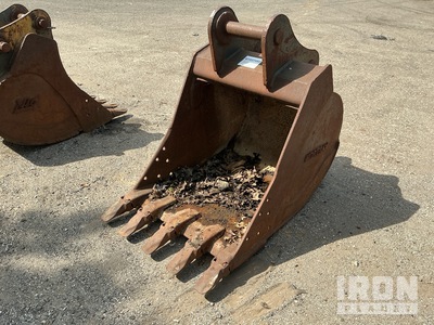 Nortrax 32 in Digging Excavator Bucket - Fits John Deere 225
