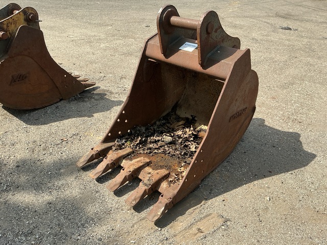 Nortrax 32 in Digging Excavator Bucket - Fits John Deere 225