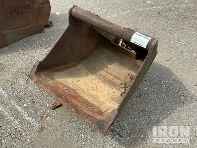 33 in Cleanup Excavator Bucket - Fits Gradall