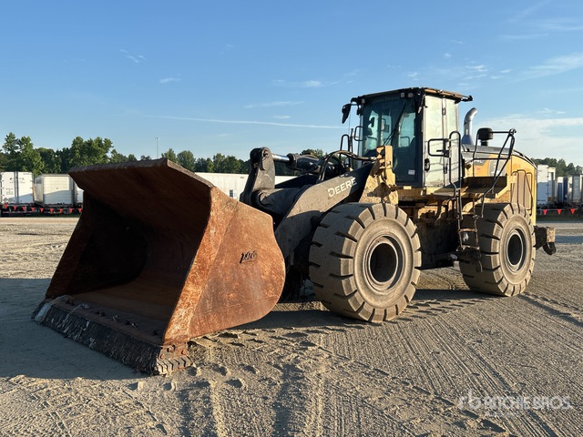 2020 John Deere 744L Wheel Loader