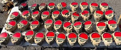 Lot of 40- 10to34 VDC New MRAP Taillight (take offs) Ship Dims:31x25x21 45lbs Parti di ricambio per Humvee