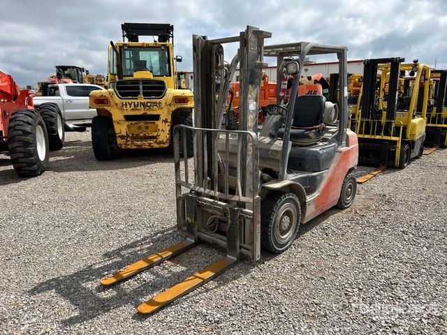 2013 Toyota 8FGU25 4900 lb Pneumatic Tire Forklift