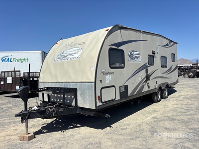 2013 Coachman Freedom Express 25 ft 6 in T/A Toy Hauler Travel Trailer