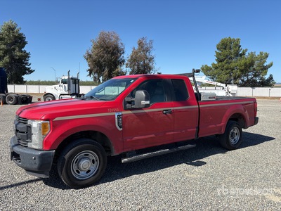 2017 Ford F-250 4x2 Extended Cab Pickup