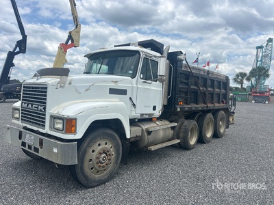 2000 Mack CH613 8x4 شاحنة قلابة /ثلاثة محاور