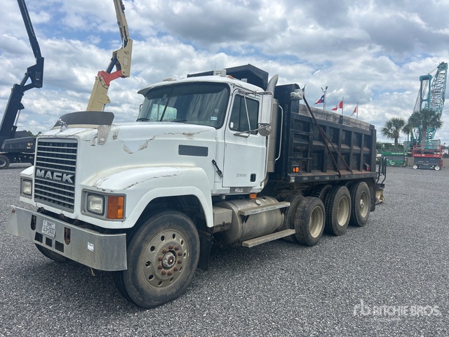 2000 Mack CH613 8x4 Tri/A Dump Truck