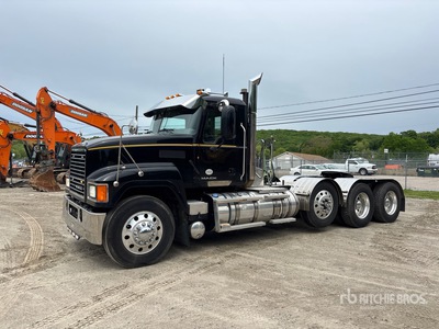 2013 Mack CHU613 8x4 Cabeza Tractora Cabina Corta