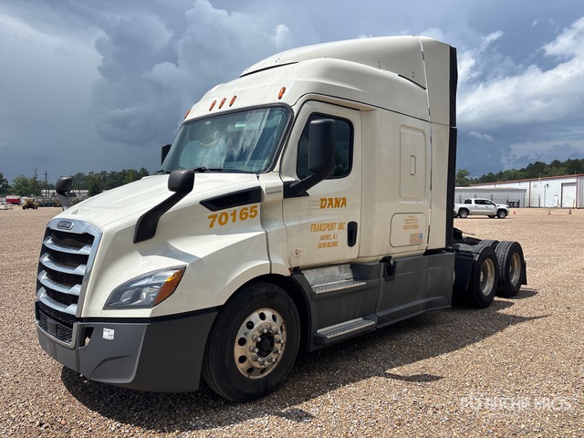 2019 Freightliner Cascadia 116 6x4 T/A Sleeper Truck Tractor