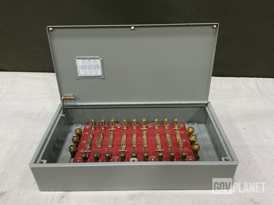 M24646/4-003 Fuse Box