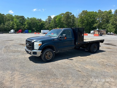 2011 Ford F-350 XL 4x4 Camion à Plateau