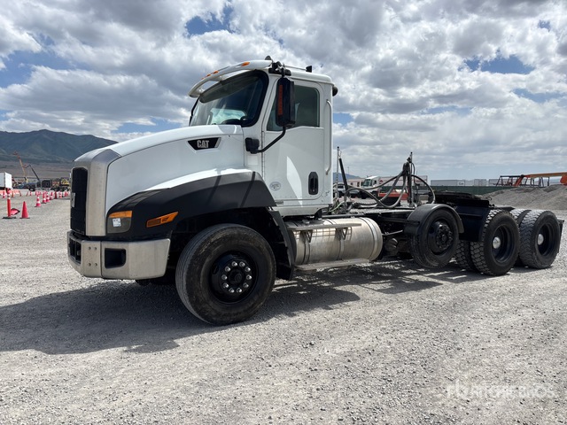 2013 Cat CT660 8x4 Tri/A Day Cab Truck Tractor