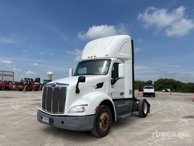 2017 Peterbilt 579 4x2 S/A Day Cab Truck Tractor