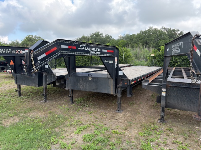 2025 East Texas  40 ft T/A Gooseneck Equipment Trailer