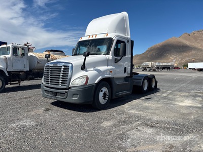 2015 Freightliner Cascadia 125 6x4 Cabeza Tractora Cabina Corta