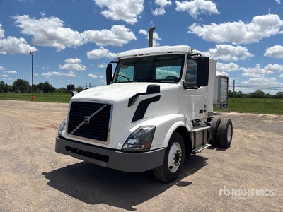 2017 Volvo VNL300 4x2 S/A Day Cab Truck Tractor
