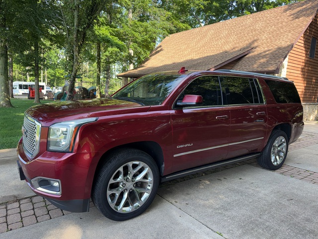 2017 GMC Yukon Denali XL 4WD SUV 2017 GMC Yukon Denali XL 4WD SUV