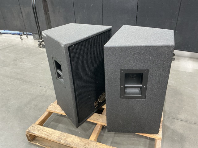 (3) Yamaha C115V Speakers
