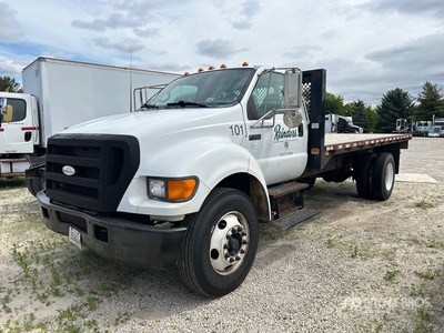 2005 Ford F-750 4x2 Flatbed Truck (Inoperable)