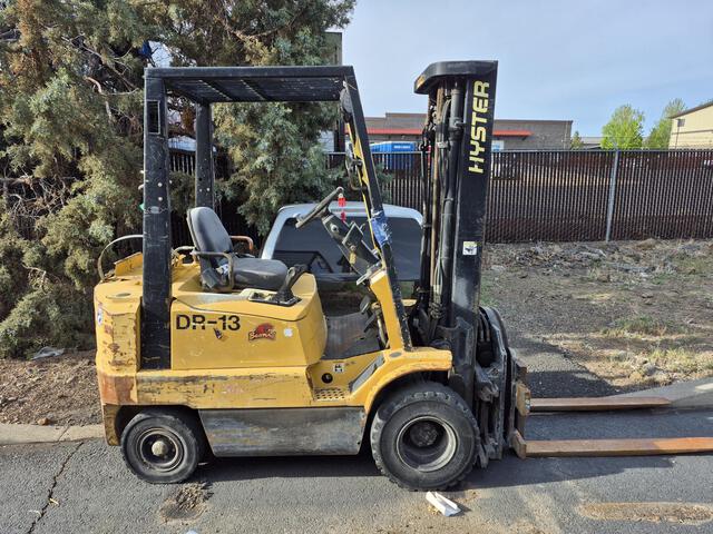 1994 Hyster H35XM Pneumatic Tire Forklift (Inoperable)