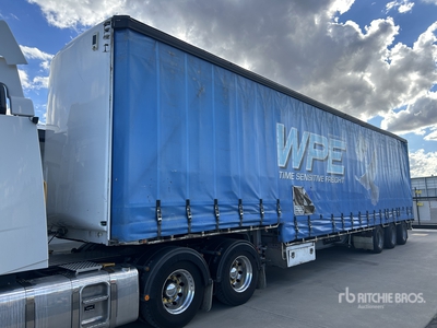 2004 MaxiTrans Curtain Side Trailer